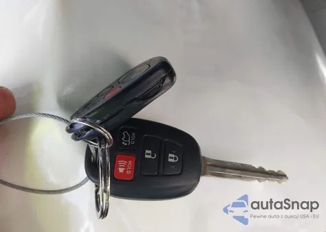 2015 Toyota Highlander Le Plus V6 from USA, damaged, VIN 5TDBKRFH9FS163594